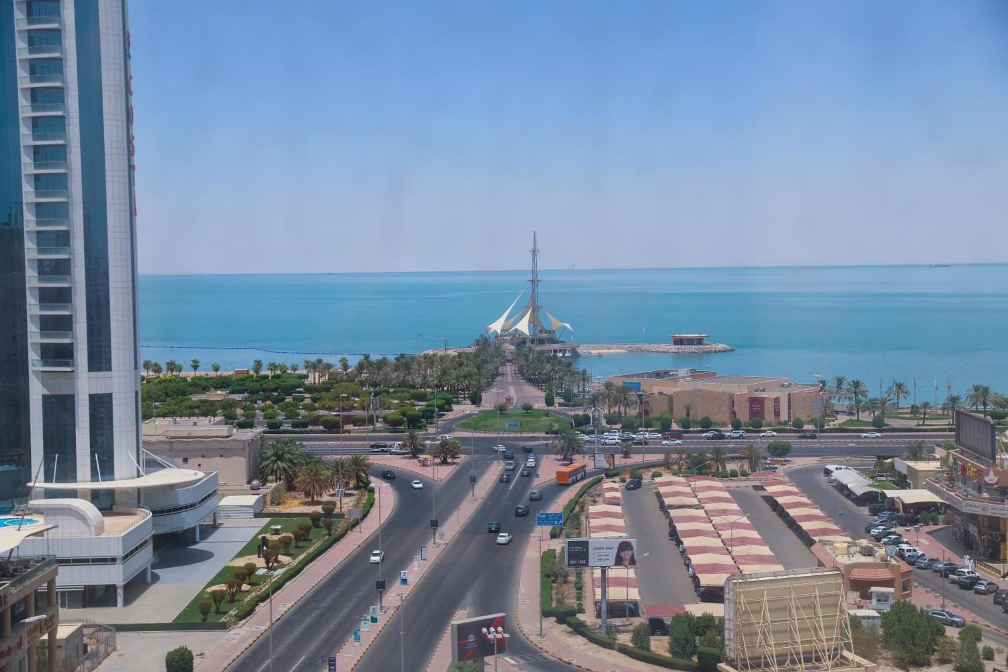 Laguna Hotel Suites Kuwait City Esterno foto